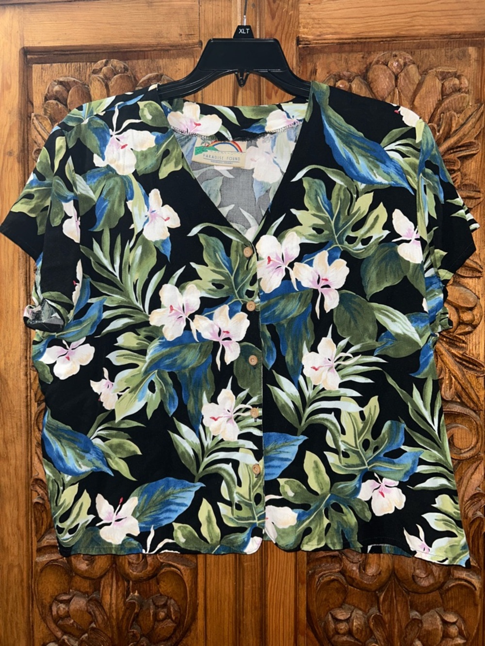 EUC Paradise Found 2X ladies Hawaiian blouse